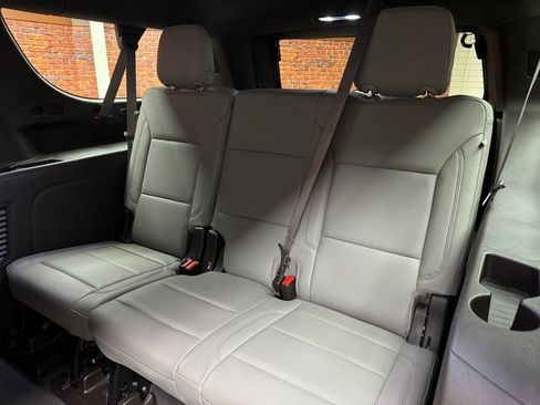 Used 2024 Chevrolet Suburban Z71 w/ Luxury Package image 28