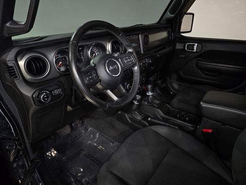 Used 2021 Jeep Gladiator Willys image 18