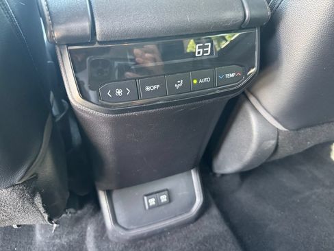 Used 2021 Toyota Highlander XLE AWD/4WD image 20