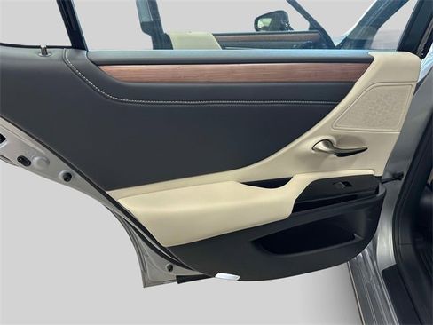 Used 2025 Lexus ES 300h w/ Premium Package image 21