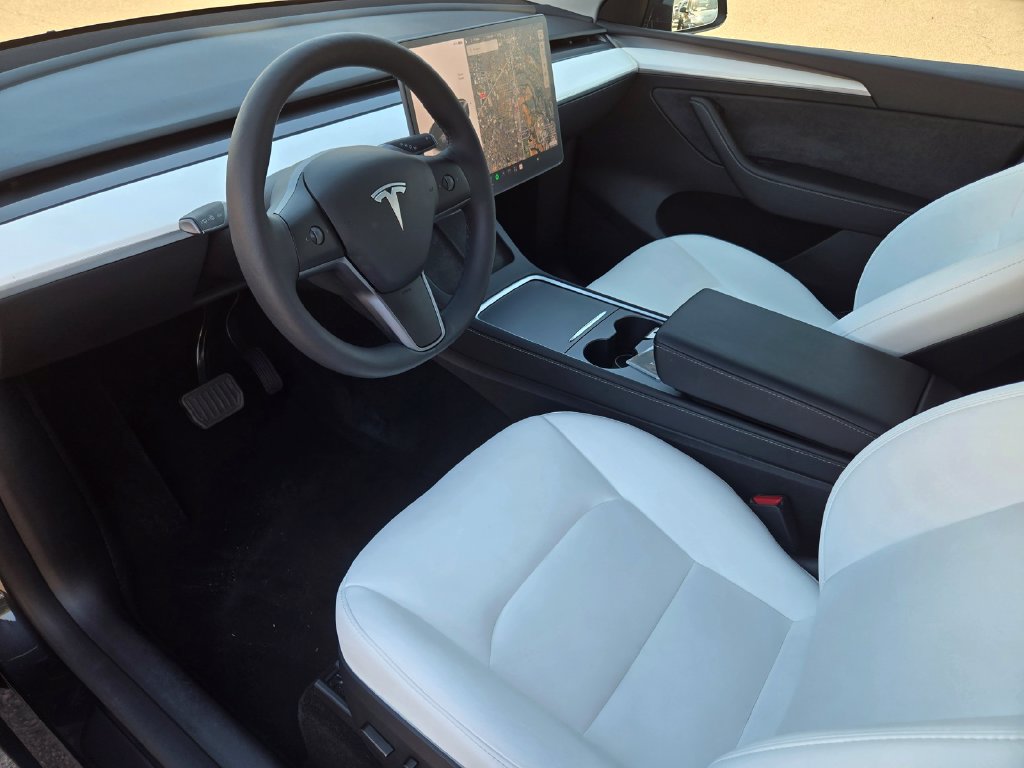 Used 2024 Tesla Model Y Long Range RWD image 10