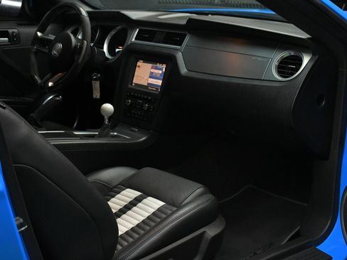 Used 2011 Ford Mustang Shelby GT500 w/ SVT Performance Pkg image 34