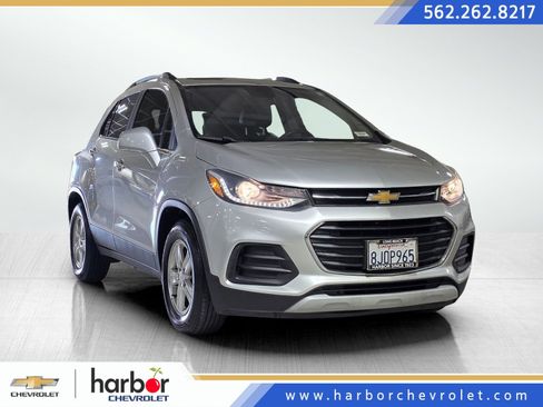 Used 2019 Chevrolet Trax LT w/ LT Convenience Package image 1