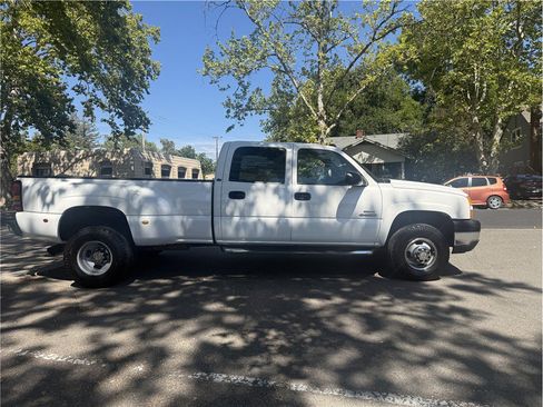 Used 2005 Chevrolet Silverado 3500 LS w/ Heavy-Duty Power Package AWD/4WD image 8