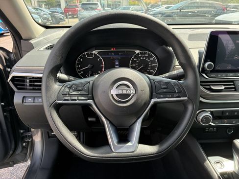 Used 2025 Nissan Altima 2.5 SV FWD image 28