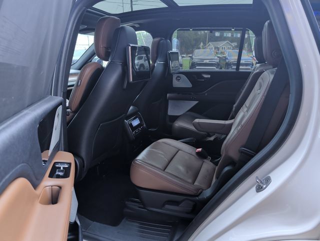 Used 2022 Lincoln Aviator Reserve w/ Equipment Group 201A AWD/4WD image 24