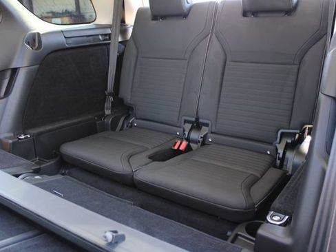 Used 2024 Land Rover Discovery S AWD/4WD image 48