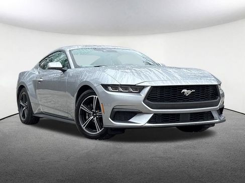 Used 2025 Ford Mustang Coupe RWD image 2