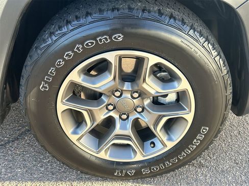 Used 2021 Jeep Cherokee Trailhawk image 7