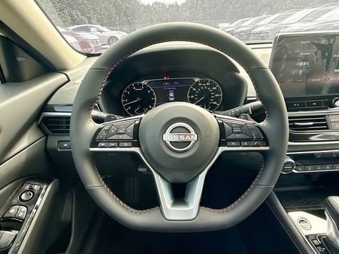 New 2025 Nissan Altima 2.5 SR w/ SR Premium Package image 8