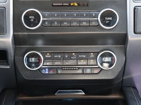 Used 2019 Ford Expedition Platinum AWD/4WD image 22