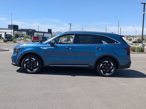 Used 2025 Kia Sorento EX w/ EX Panoramic Sunroof Package image 2