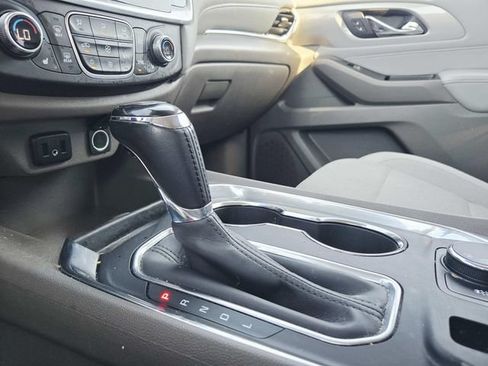 Used 2019 Chevrolet Traverse LT FWD image 16