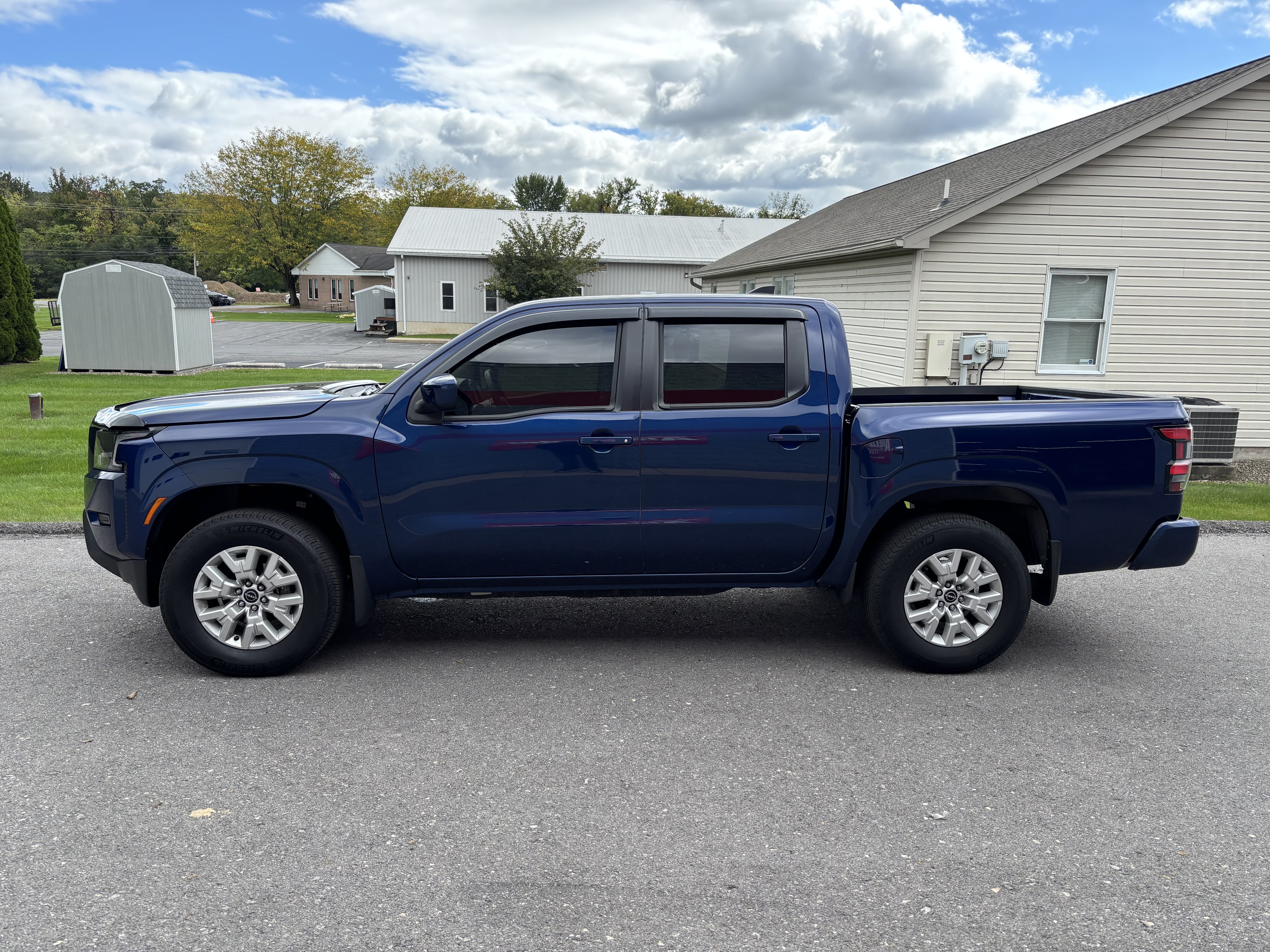 Used 2023 Nissan Frontier SV w/ Tow Package AWD/4WD image 6