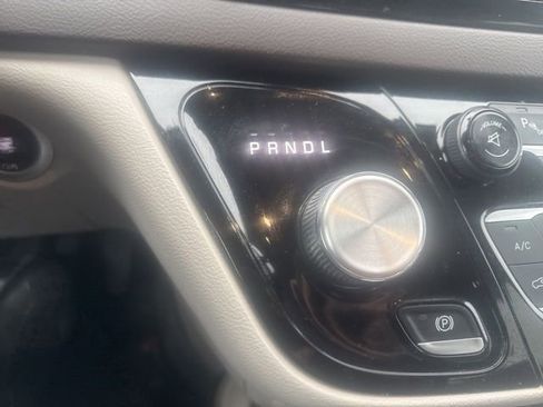 Used 2017 Chrysler Pacifica Touring image 27