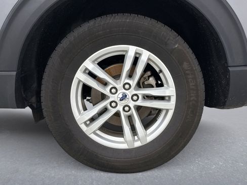 Used 2023 Ford Explorer XLT image 20