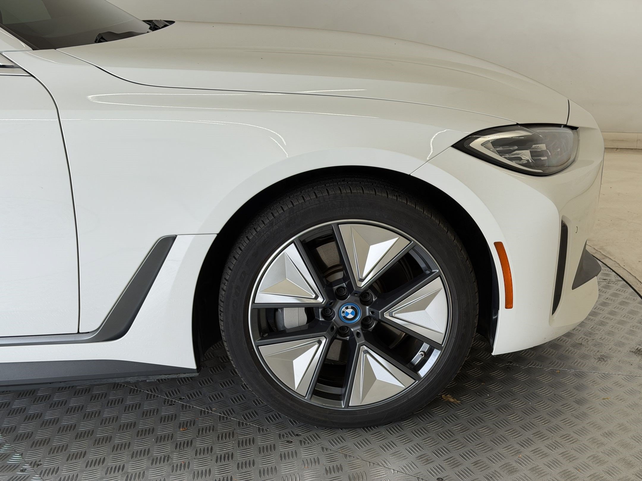 Used 2024 BMW i4 eDrive35 w/ Convenience Package RWD image 13