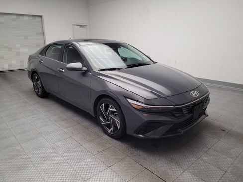 Used 2025 Hyundai Elantra SEL FWD image 13
