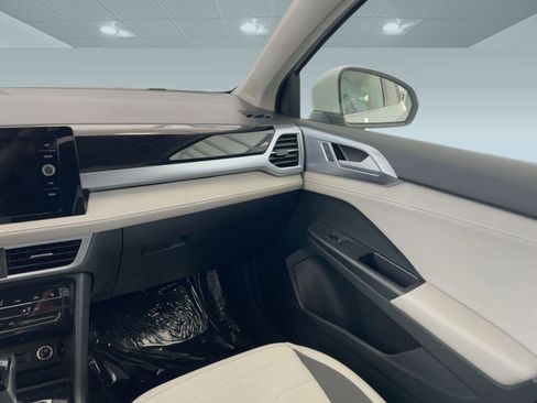 New 2026 Volkswagen Taos SE image 27