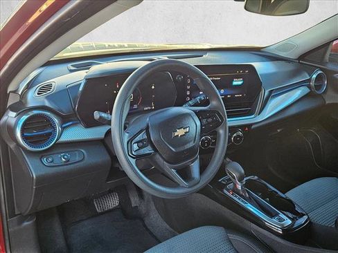 Used 2025 Chevrolet Trax LT image 10