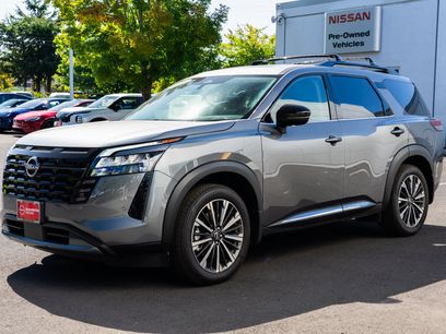 New 2026 Nissan Pathfinder Platinum w/ Cargo Package