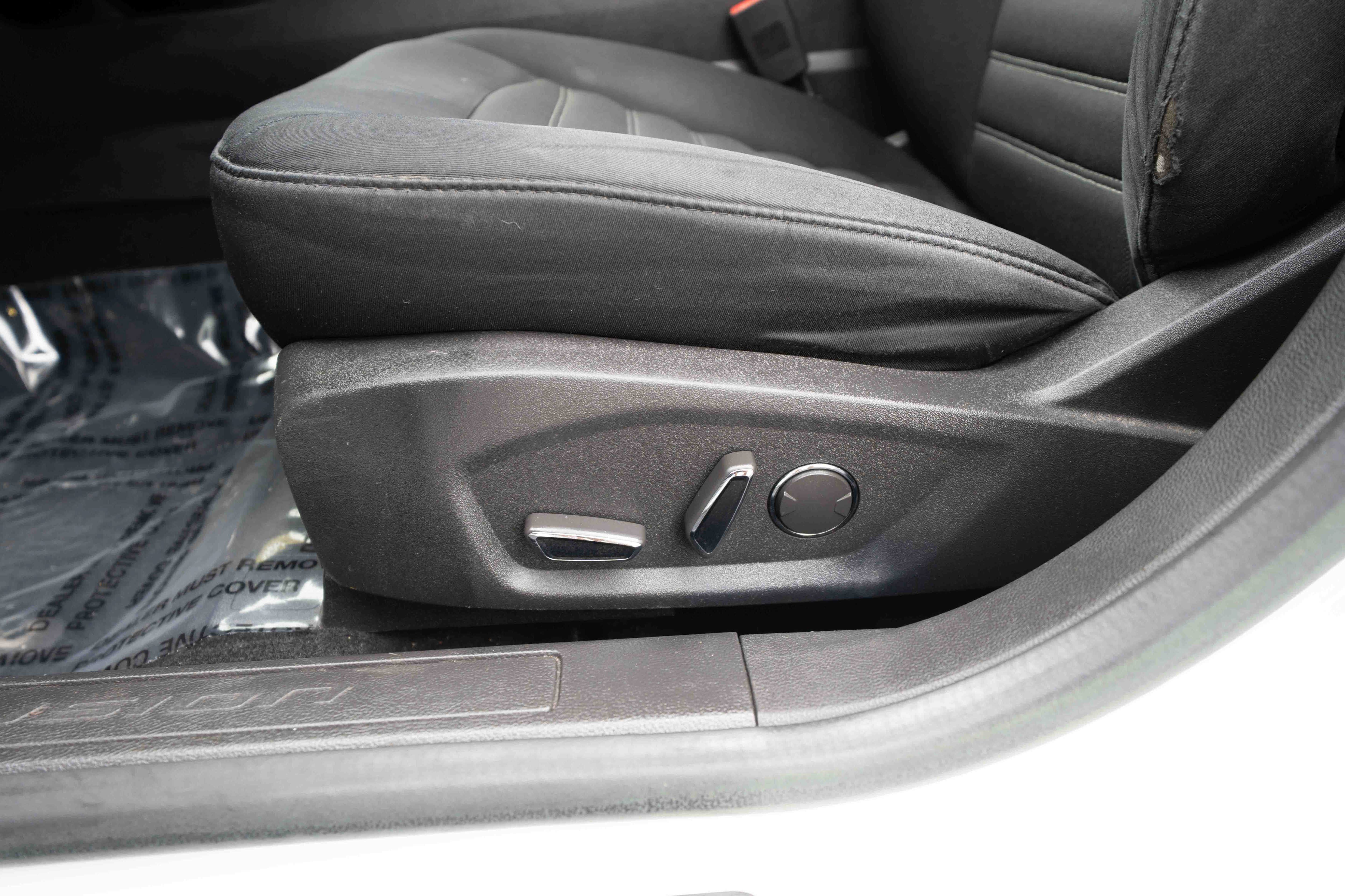 Used 2014 Ford Fusion SE FWD image 12