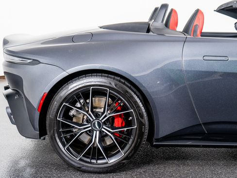 Used 2021 Aston Martin V8 Vantage Convertible image 8