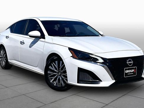 Used 2023 Nissan Altima 2.5 SV FWD image 3