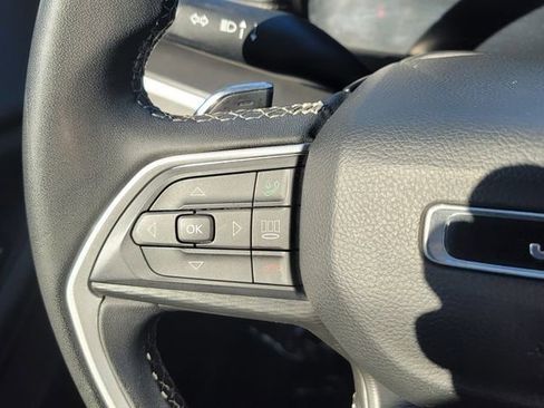 Used 2023 Jeep Grand Cherokee L Laredo image 24