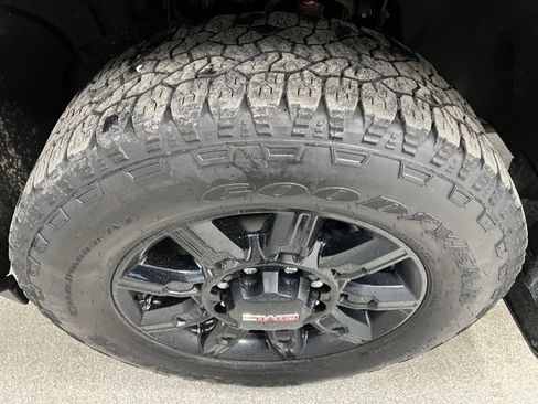 Used 2025 GMC Sierra 3500 AT4 w/ AT4 Premium Plus Package image 15