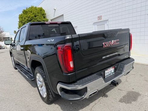 Used 2022 GMC Sierra 1500 SLT w/ SLT Premium Plus Package image 4