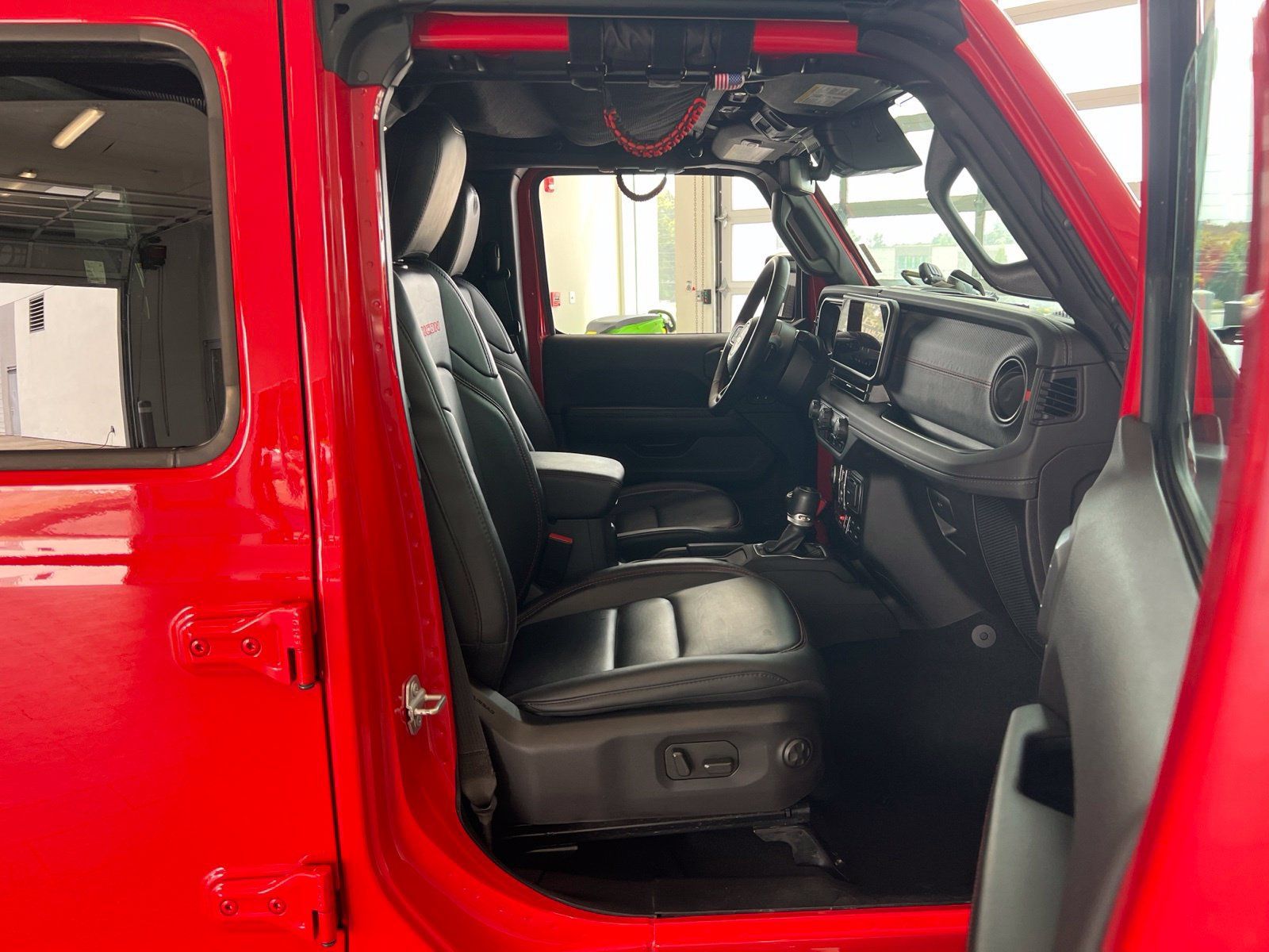 Used 2024 Jeep Wrangler Unlimited Rubicon w/ Technology Group AWD/4WD image 40