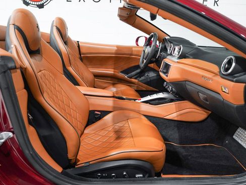 Used 2015 Ferrari California T image 15