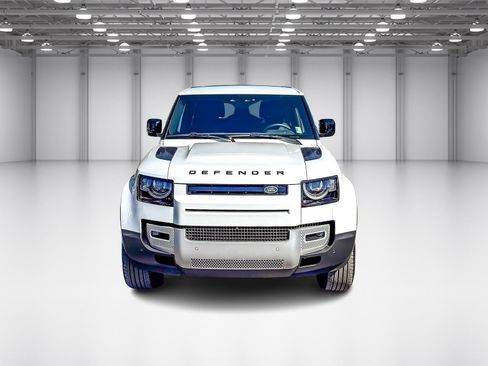 Used 2025 Land Rover Defender 90 S image 8