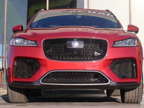 Used 2020 Jaguar F-PACE SVR image 3