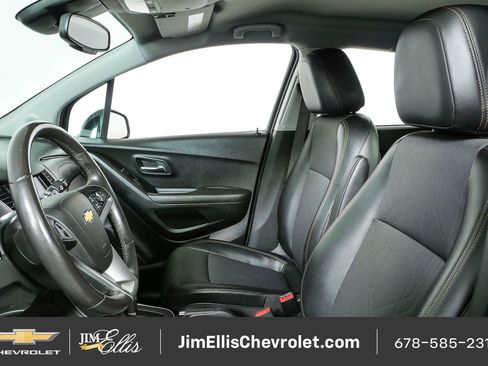 Certified 2020 Chevrolet Trax LT w/ LT Convenience Package AWD/4WD image 5