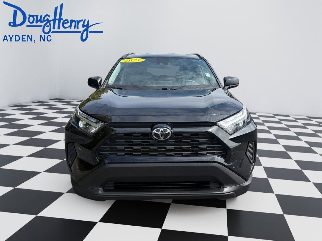 Used 2025 Toyota RAV4 LE AWD/4WD image 8