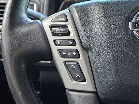 Used 2018 Nissan Titan SV w/ SV Convenience Package RWD image 13