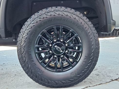 Used 2025 Chevrolet Silverado 2500 ZR2 w/ Technology Package AWD/4WD image 28