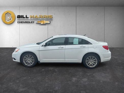 Used 2011 Chrysler 200 Limited image 8