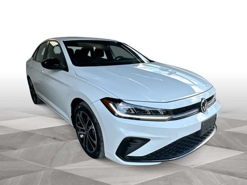 Used 2025 Volkswagen Jetta Sport FWD image 2