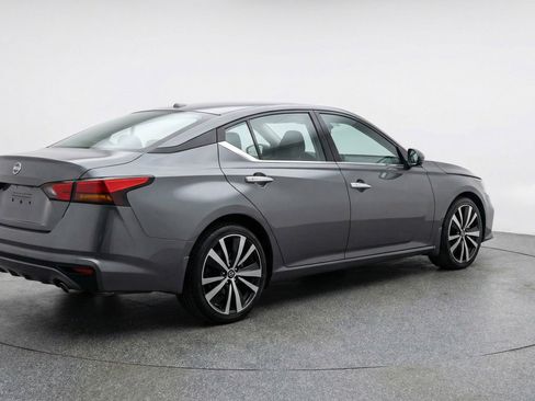 Used 2025 Nissan Altima 2.5 SV image 9