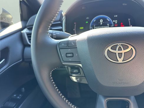 Used 2025 Toyota Camry SE image 14