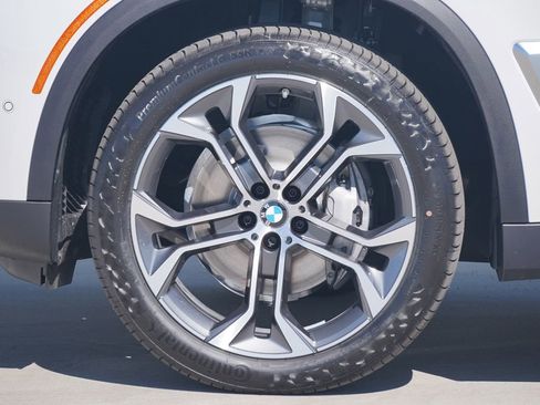 New 2026 BMW X5 xDrive40i w/ Premium Package image 5