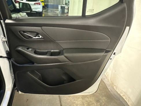 Used 2023 Chevrolet Traverse LT w/ LT Premium Package AWD/4WD image 33