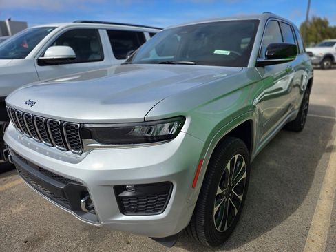 Used 2023 Jeep Grand Cherokee Overland image 1