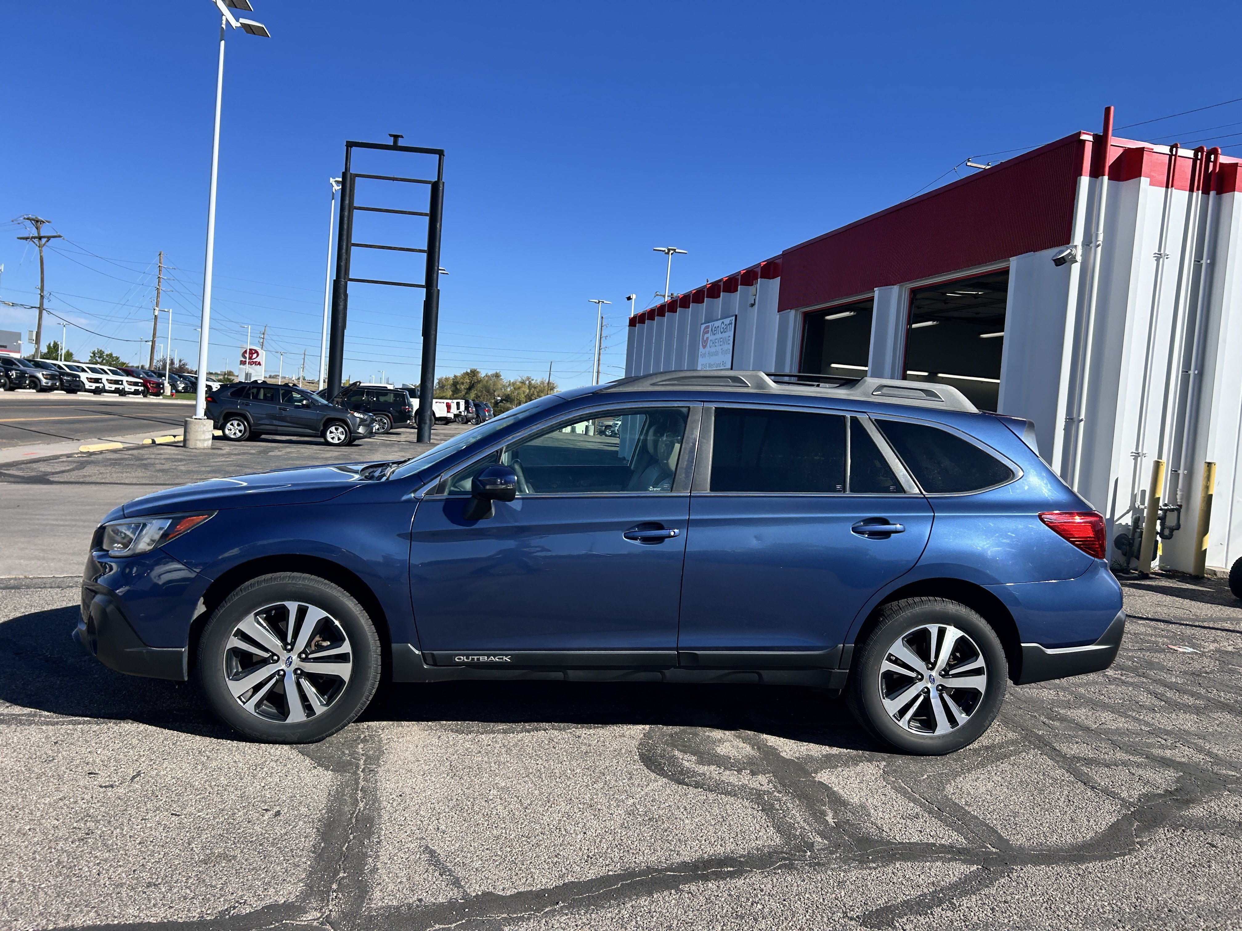 Used 2019 Subaru Outback 3.6R Limited AWD/4WD image 2