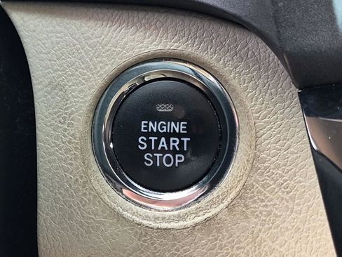 Used 2019 Toyota Sienna XLE w/ XLE Navigation Package FWD image 32