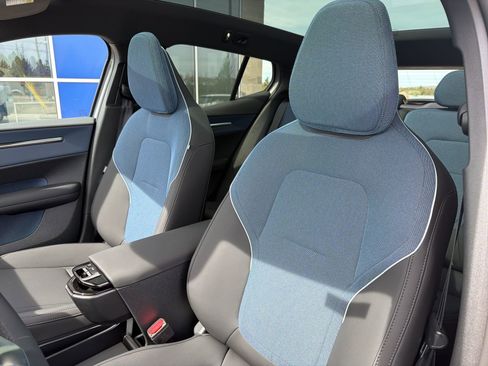 New 2026 Volvo EX30 Plus w/ Protection Package Premier image 19