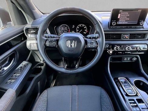Used 2025 Honda Pilot Sport image 7